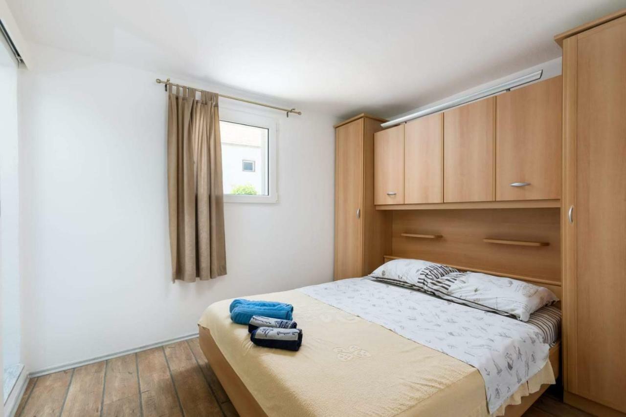 Apartment Vinko Tribunj-sovlje